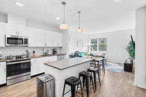 Jersey City's Best Enjoy Our Deluxe 1 Bedroom Condo Only 25 Minutes to NYC